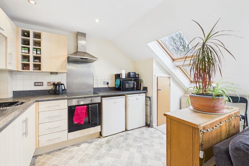 Property photo 2 of 6 Cam03162G0-Pr0385-Still003