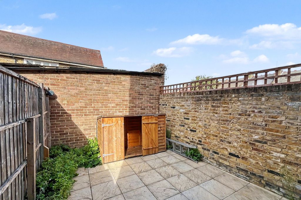 Property photo 3 of 38 198 Upper Richmond Road West, London Sw14 8An