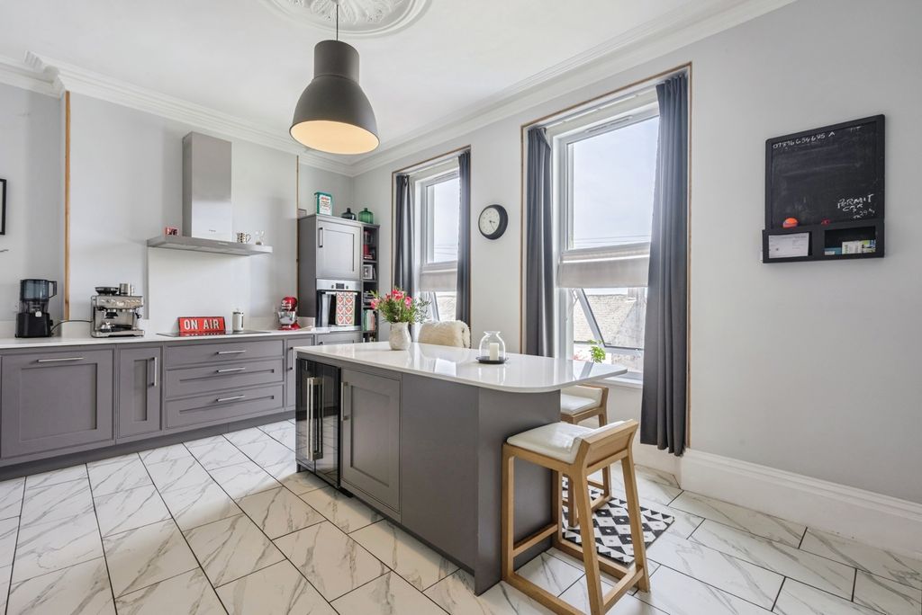 Property photo 2 of 31 Pbox-Img.Jpg