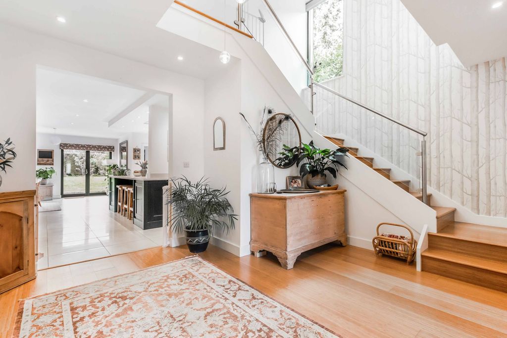 Property photo 2 of 39