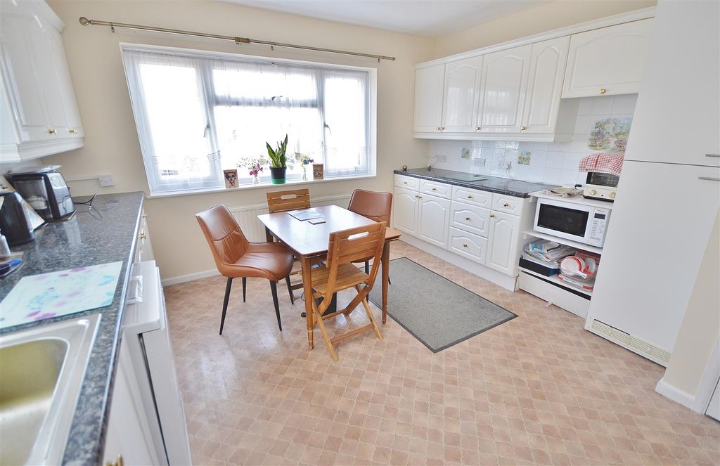 Property photo 3 of 13 Kitchen Diner