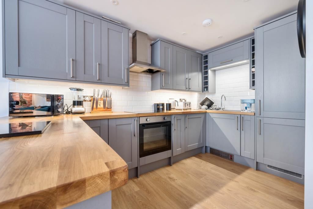 Property photo 2 of 10 Kitchen
