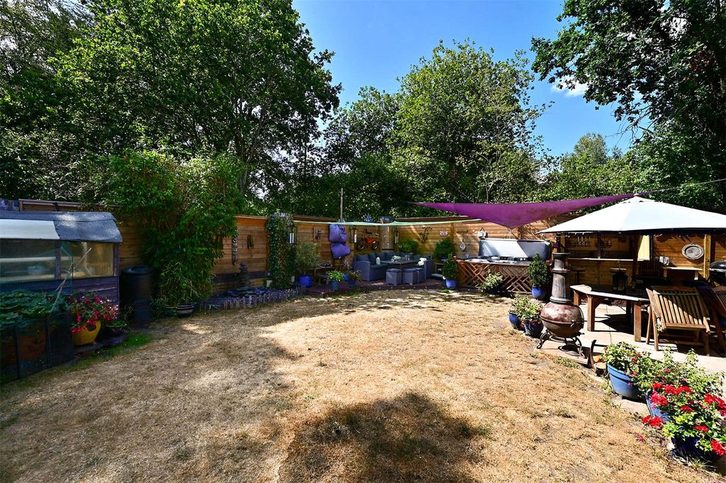 Property photo 2 of 12 Picture No. 11