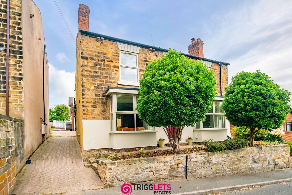 Property photo 1 of 33