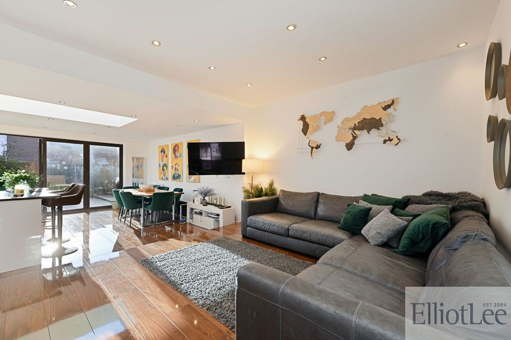 Property photo 2 of 18