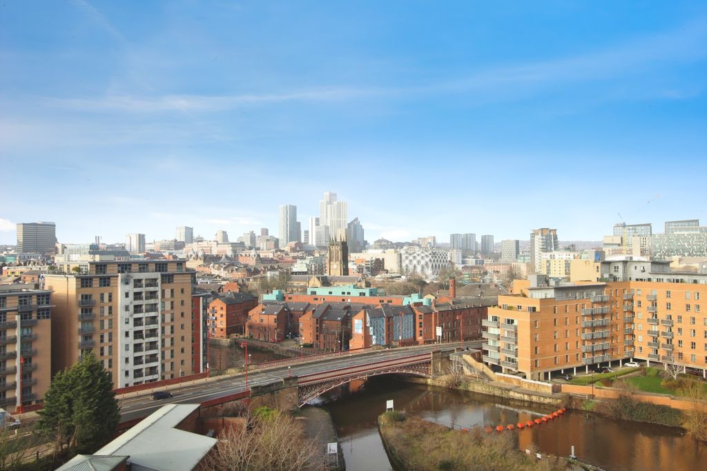 Property photo 2 of 27