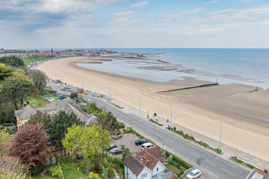 Property photo 2 of 13