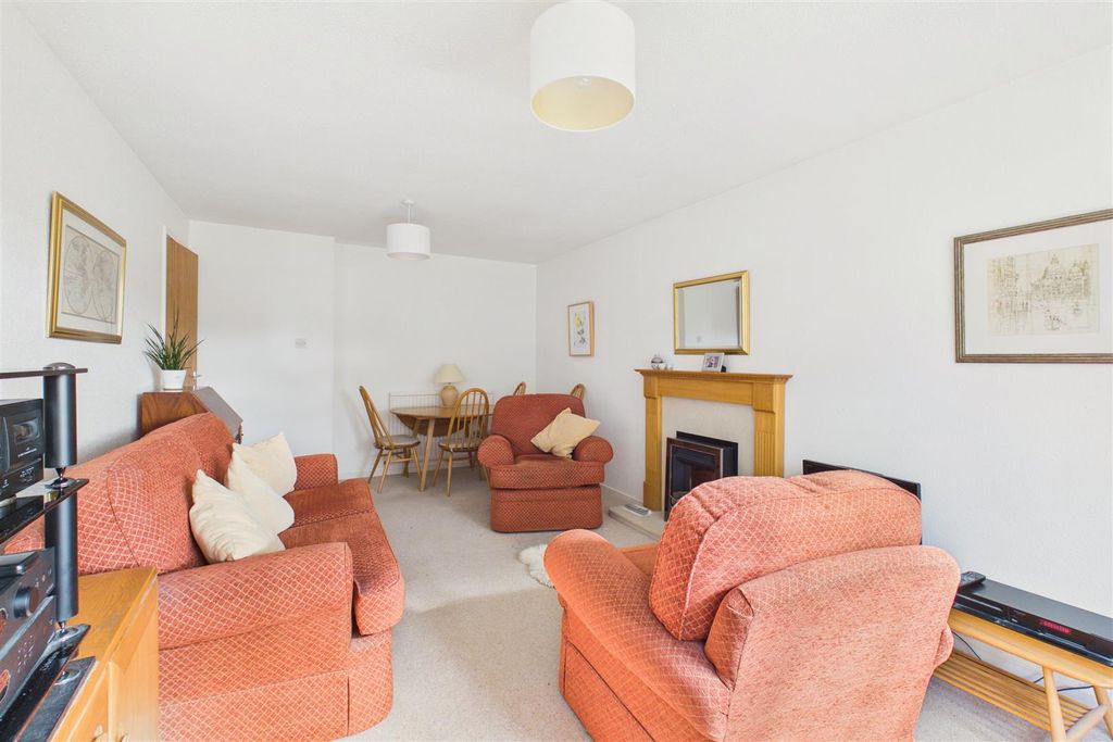 Property photo 3 of 12 Cam04454G0-Pr0017-Still004.Jpg