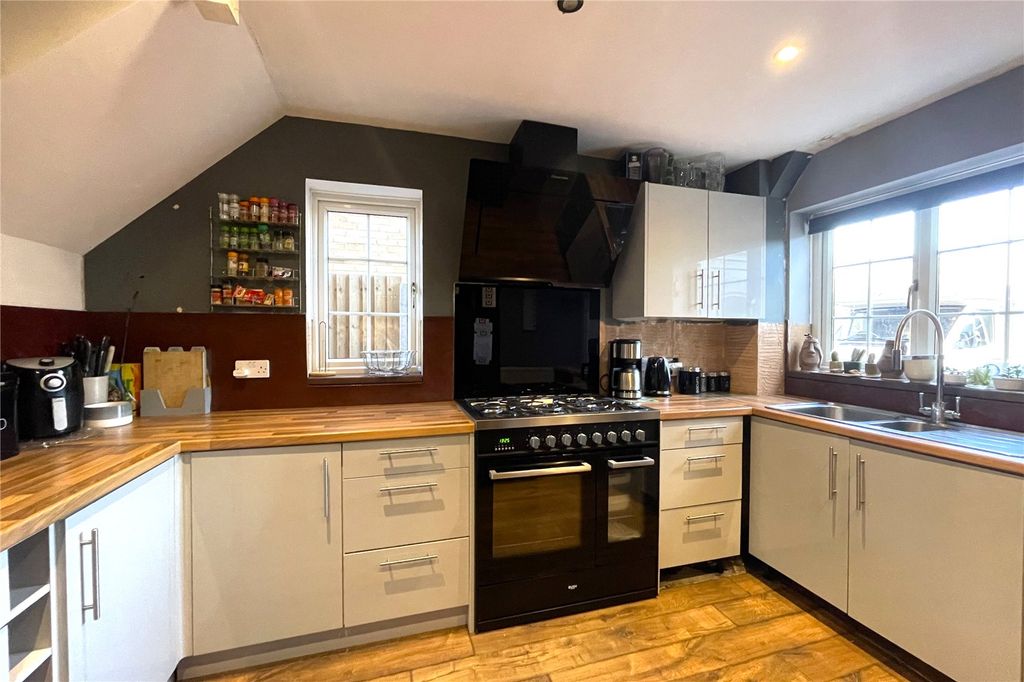 Property photo 2 of 13 Picture No. 04
