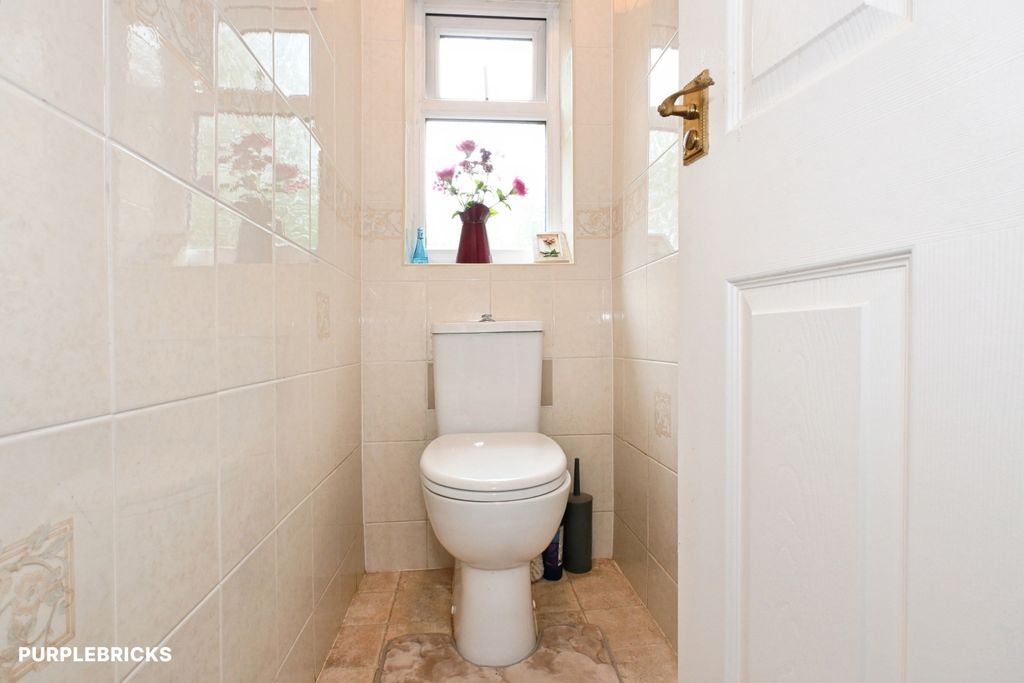 Property photo 2 of 42