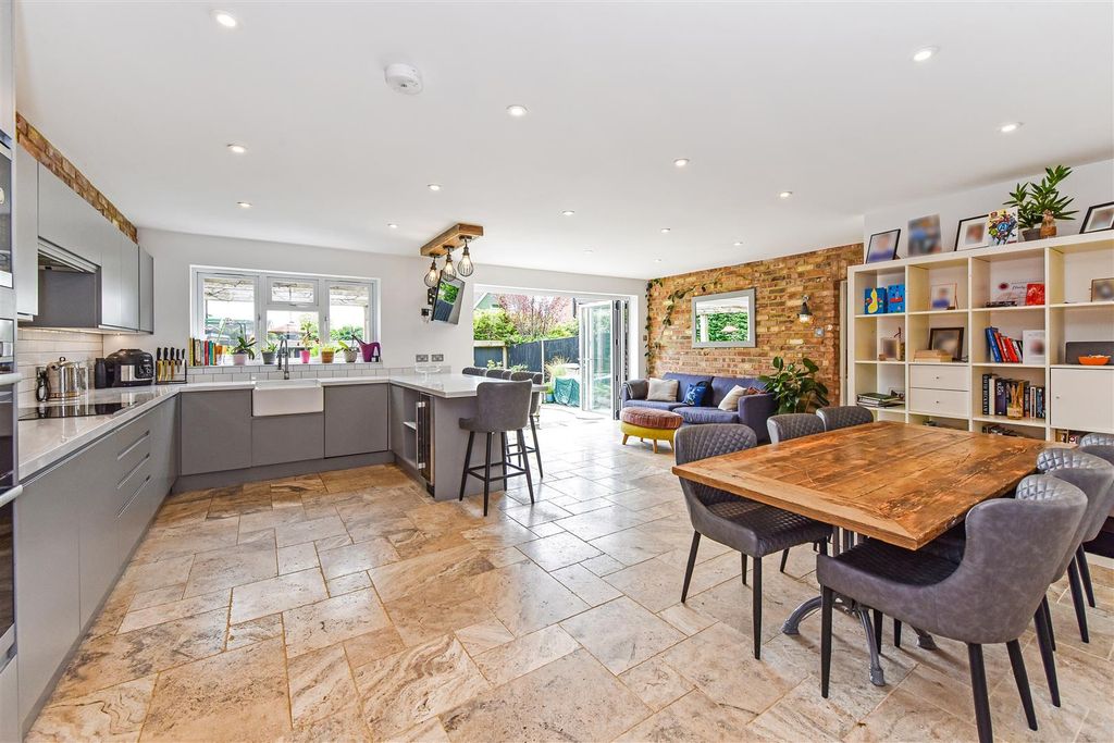 Property photo 2 of 32 Ph28_5285143.Jpg