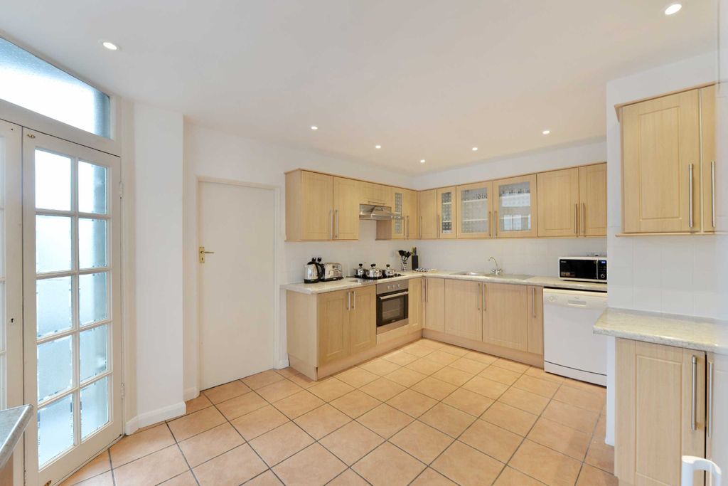 Property photo 3 of 12 Photo