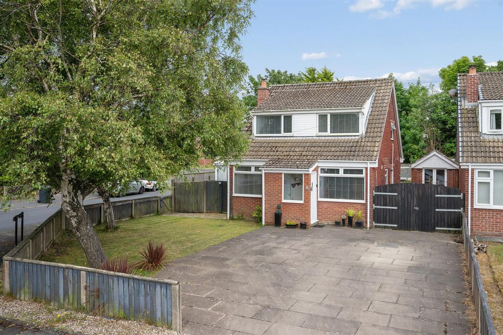 Property photo 1 of 33 1 Hazelhurst Close External-1.Jpg