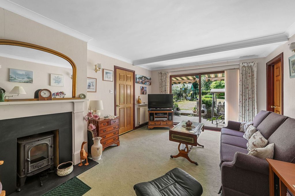Property photo 3 of 27