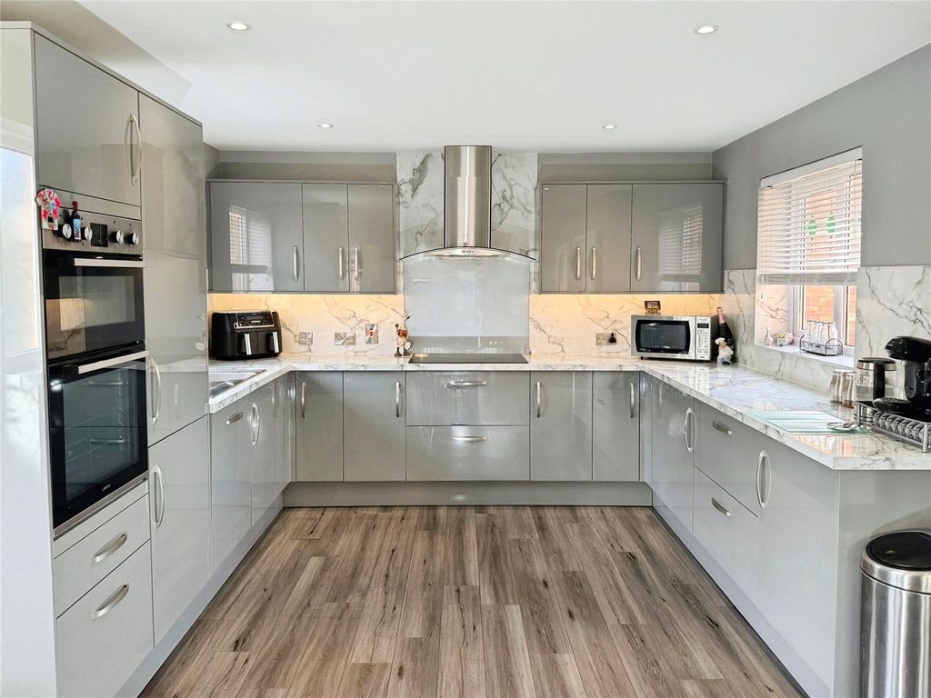 Property photo 2 of 29 Kitchen Area