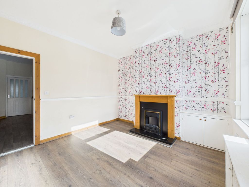 Property photo 3 of 13 Lounge