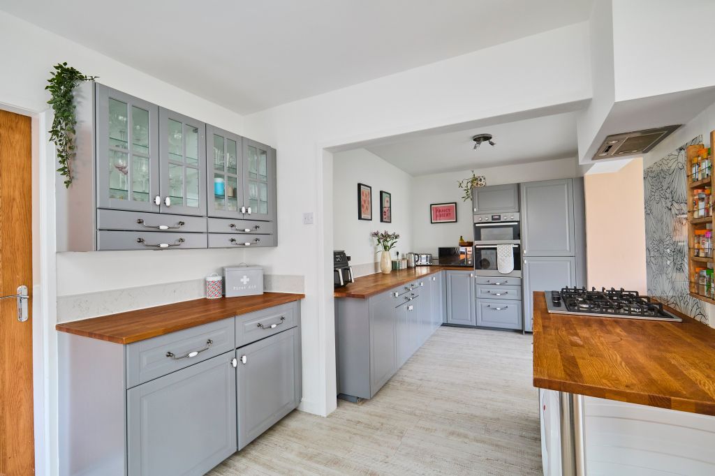 Property photo 3 of 26 Kitchen Area
