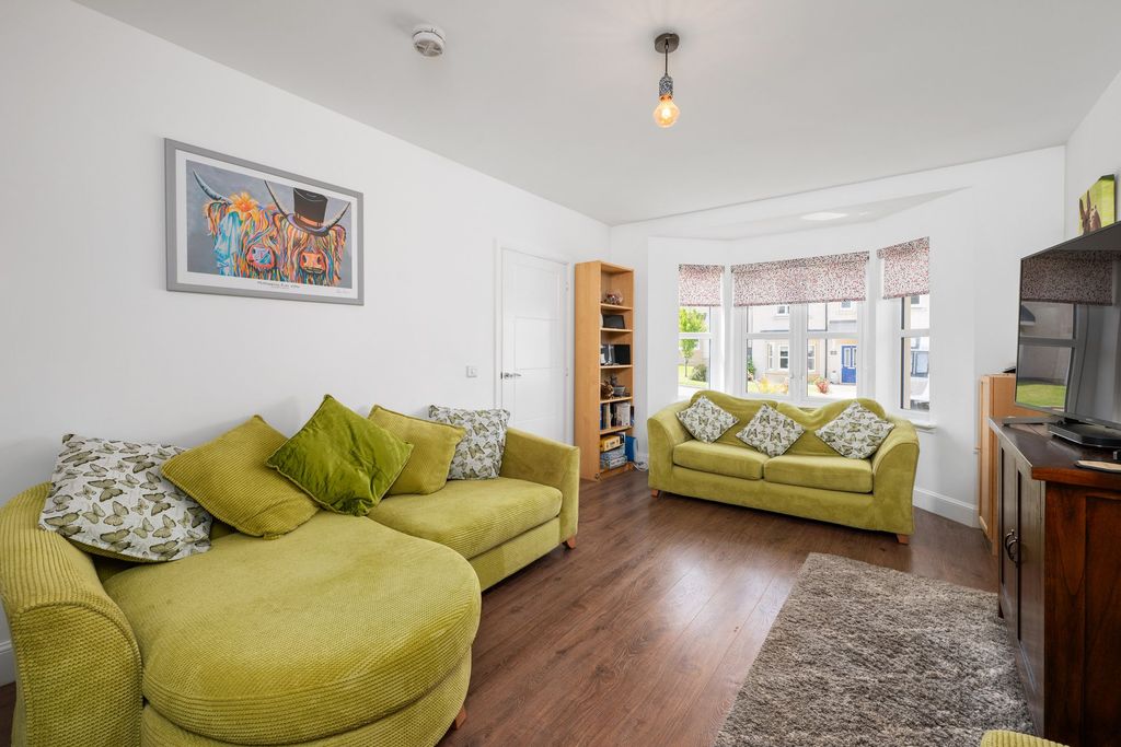 Property photo 2 of 28