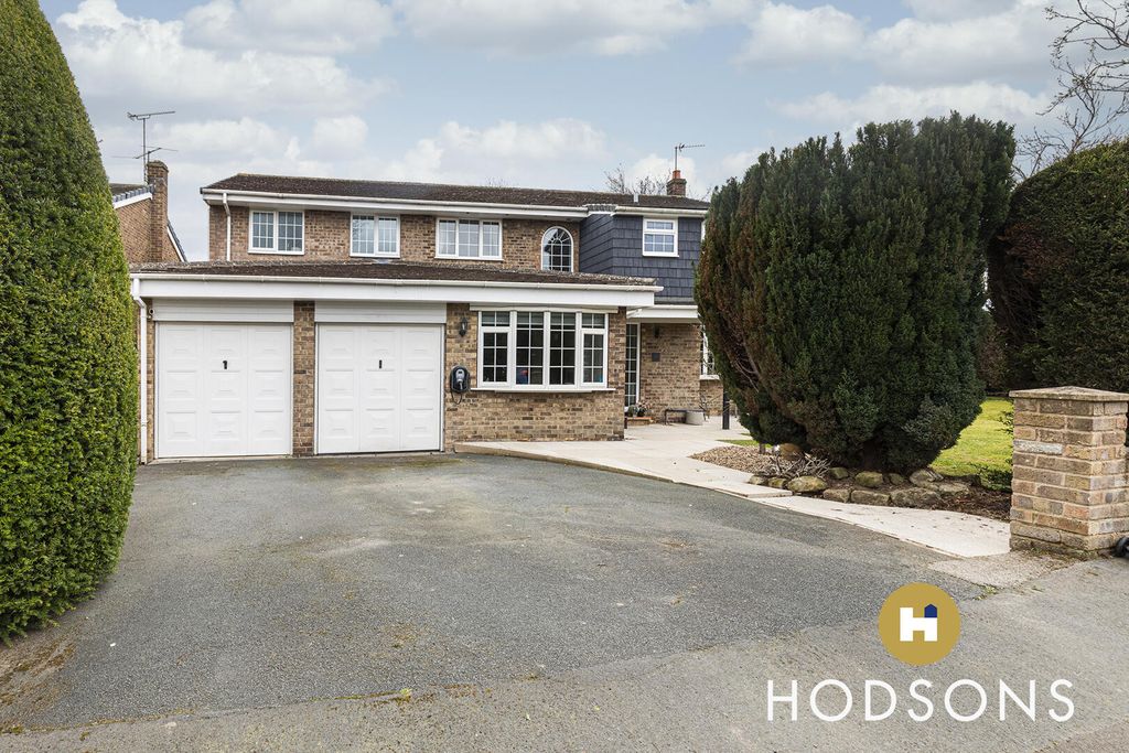 Property photo 2 of 27 Front (Exterior)