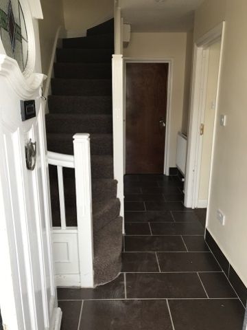 Property photo 3 of 8 Hallway