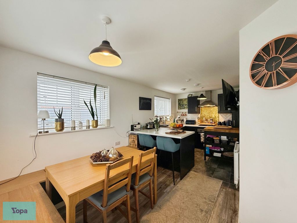 Property photo 2 of 21 Ec28d2Be--4B86-98C6-Fae986415745-47924-00000Ab4Eb8827Cf