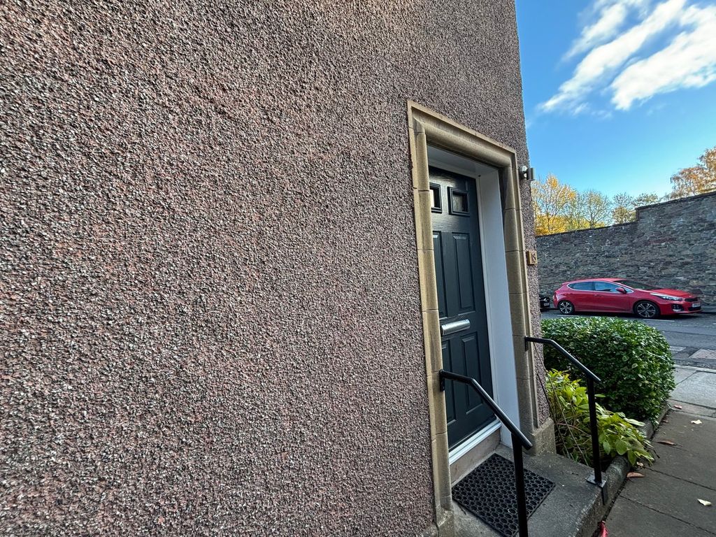 Property photo 2 of 27