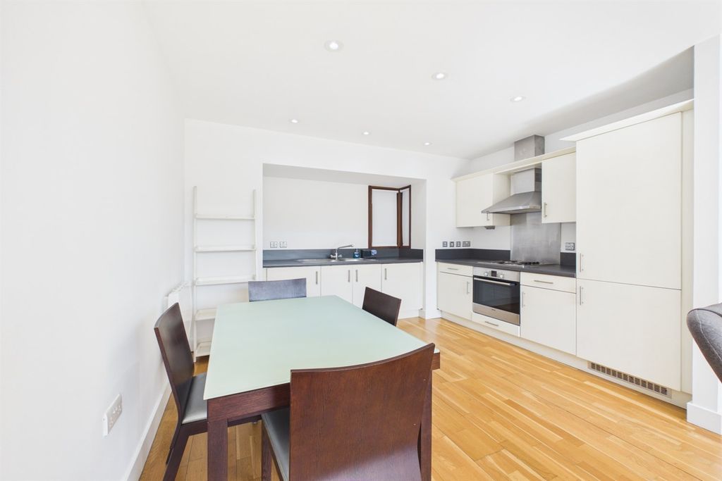 Property photo 2 of 11 Kitchen