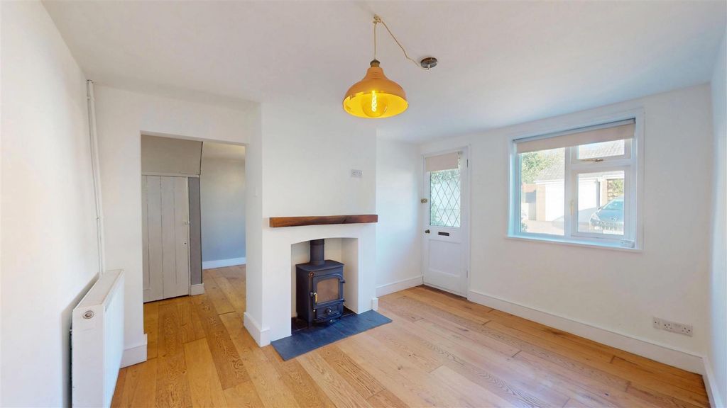 Property photo 3 of 11 Living Room