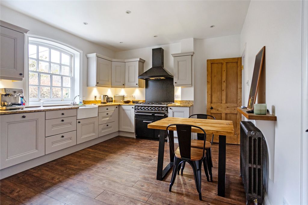 Property photo 2 of 13 2