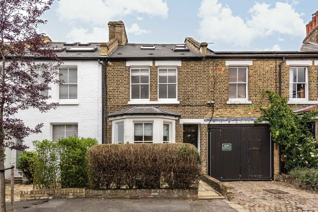 Property photo 1 of 9