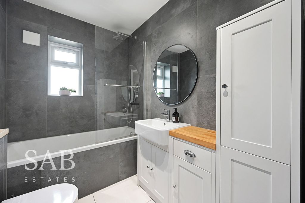 Additional image 5 of 3 bed flat for saleCostons Lane, Greenford UB6