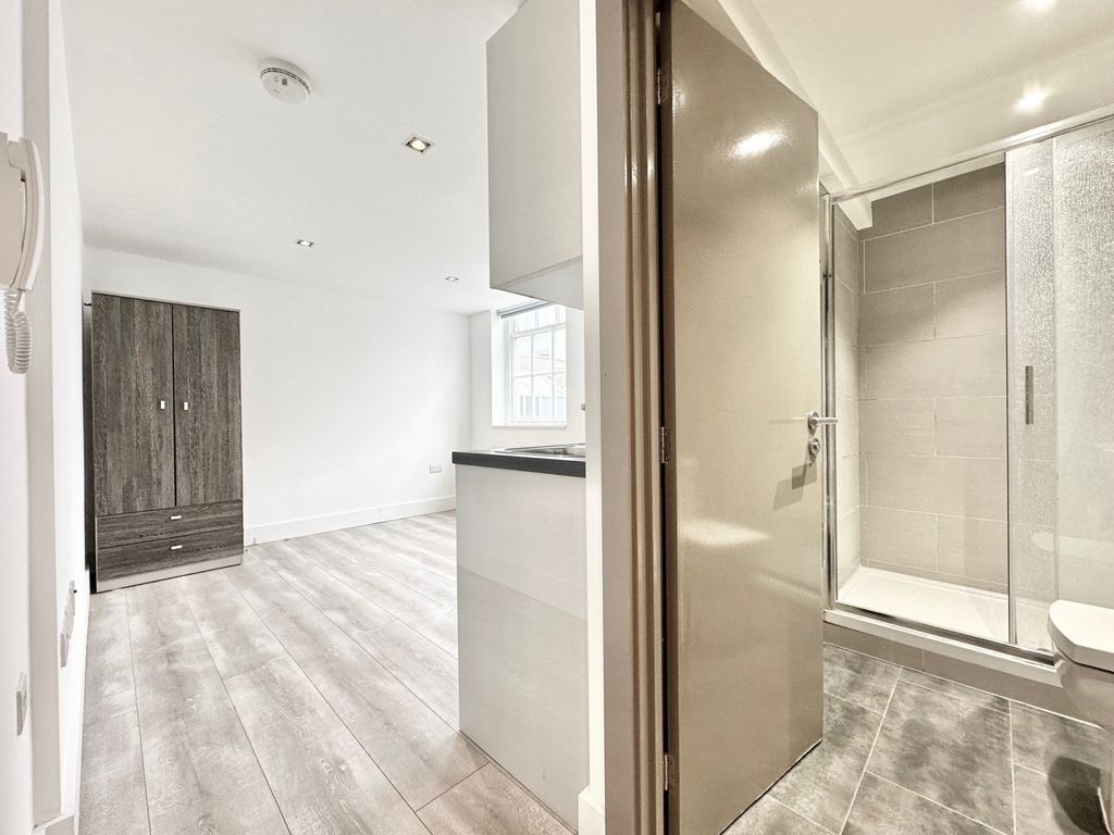 Property photo 1 of 7 Studio Flat For Rent