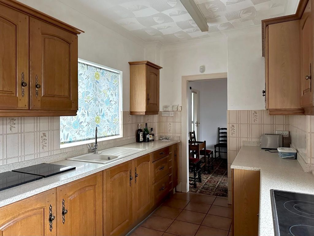 Property photo 2 of 27 Kitchen