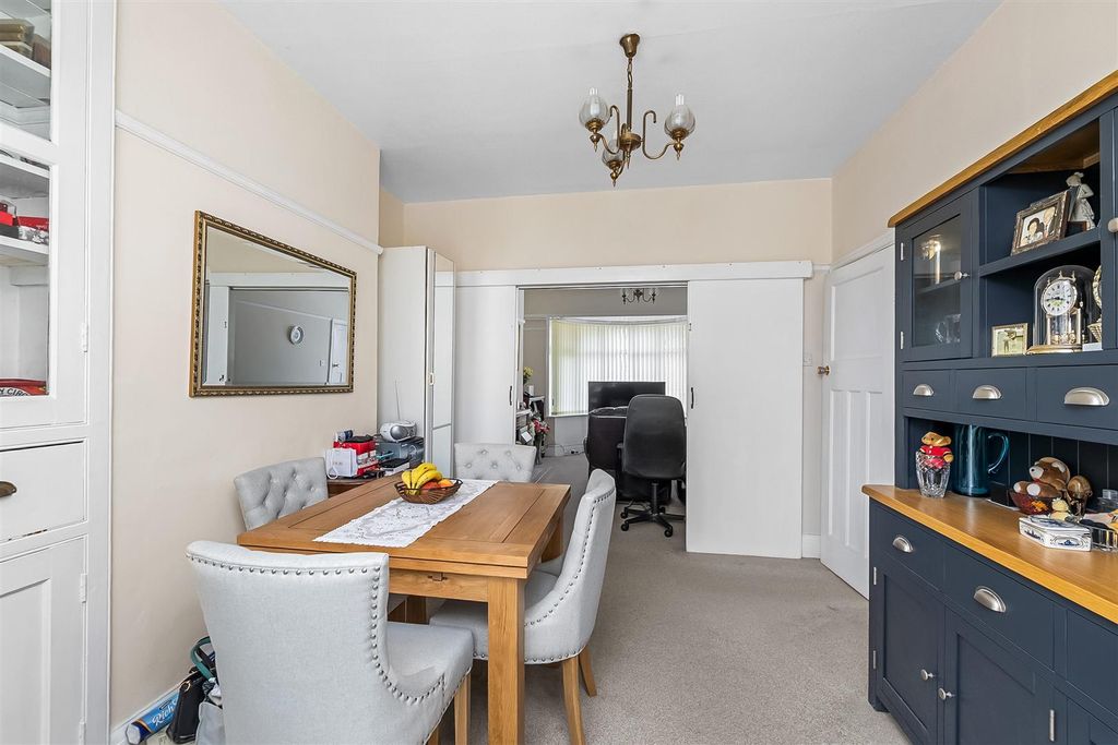 Property photo 3 of 20 Diner