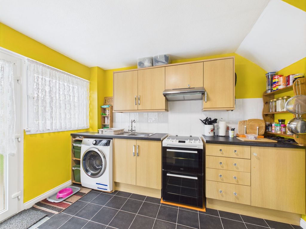 Property photo 3 of 13 Kitchen