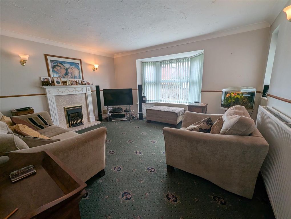 Property photo 2 of 15 Lounge