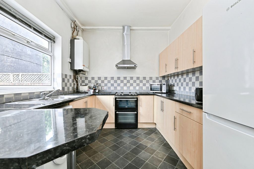Property photo 3 of 15 Pbox-Img.Jpg