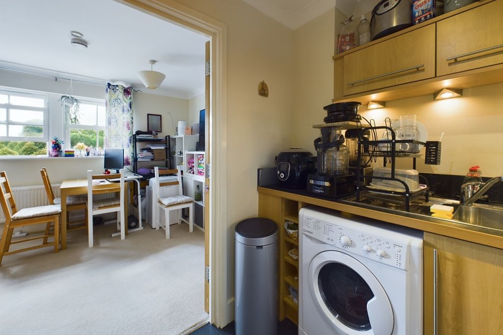 Property photo 3 of 14 Cam02545G0-Pr0213-Still003