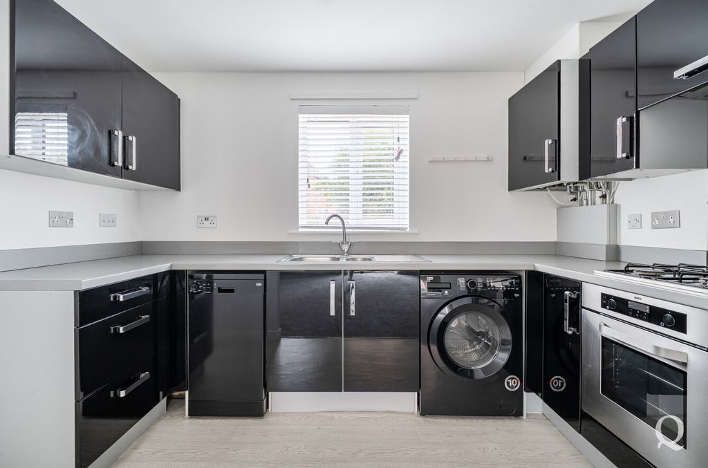 Property photo 2 of 21 56Ecde48-A6Dd-445...