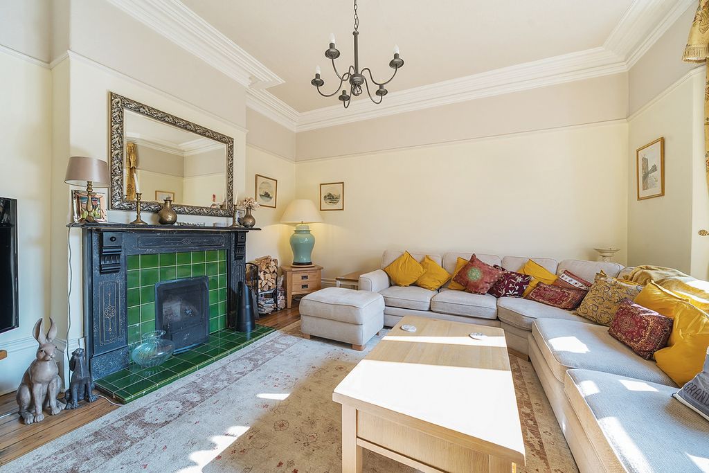 Property photo 2 of 34