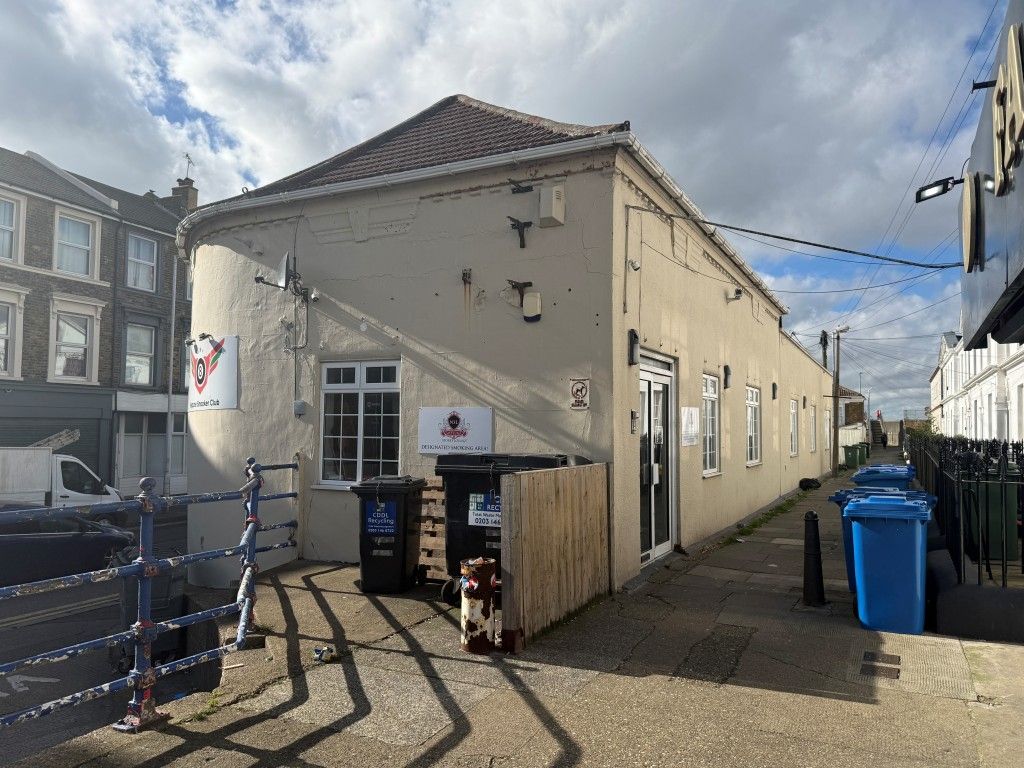 Property photo 3 of 8 External View