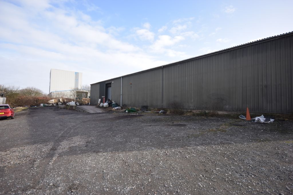 Property photo 3 of 11 Outside