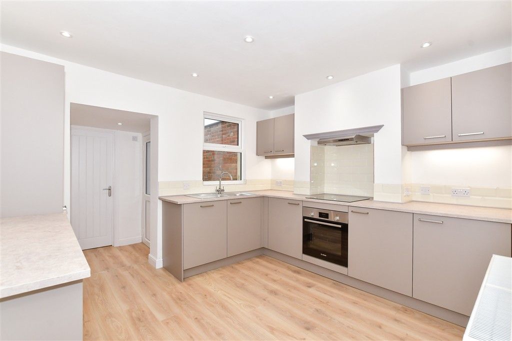 Property photo 2 of 11 Kitchen