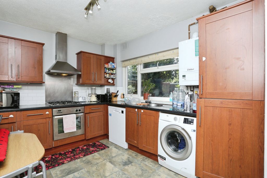 Property photo 3 of 20 Kitchen