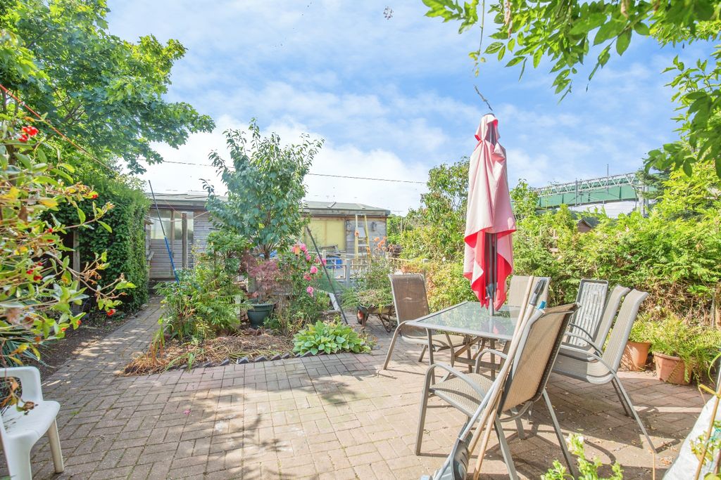 Property photo 2 of 23 73c60686-Mw26-2100