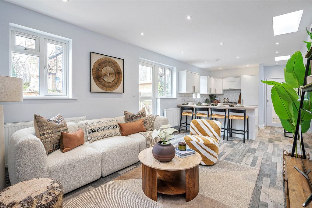 Property photo 1 of 19 Reception/Kitchen