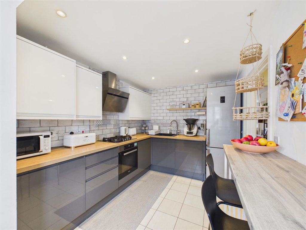 Property photo 2 of 19 Kitchen