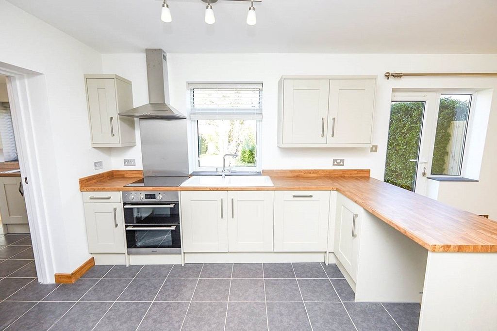 Property photo 3 of 8 Kitchen/Diner