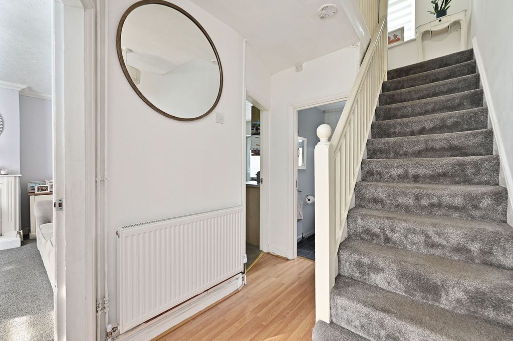 Property photo 2 of 12 Entrance Hall