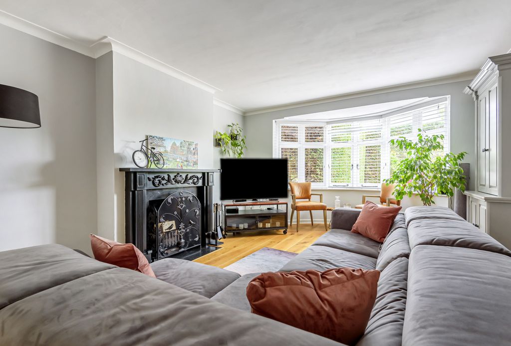 Property photo 2 of 21 Living Room